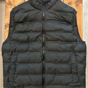 Zara Men's Black Light Puffer Vest